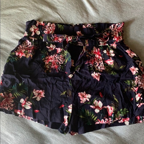 Floral print shorts - Picture 1 of 2